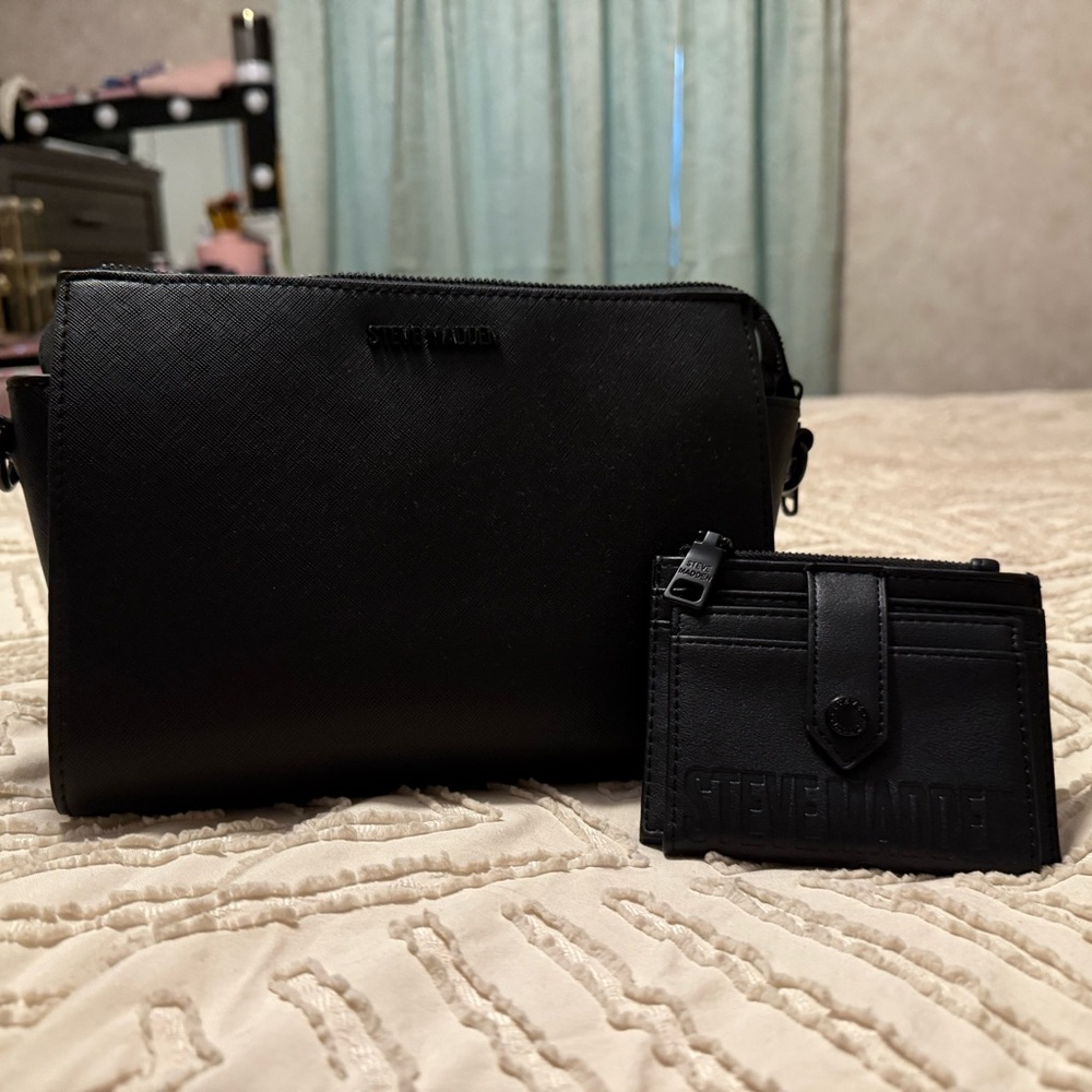 Steve Madden Black Wallet Collection